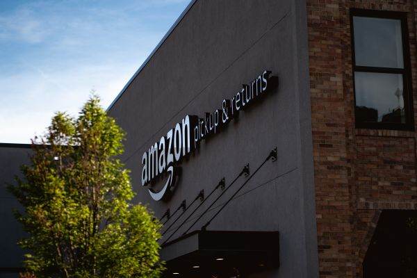 TradeVille: Amazon Com Inc - de la cloud la publicitate