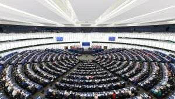 Parlamentul vrea ca Ucraina să adere la NATO
