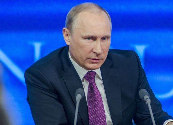 Putin promulgă o lege care permite menţinerea în detenţie timp de 30 de zile a celor care încalcă legea marţială