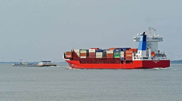Adrian Zuckermann: "Rusia nu trebuie lăsată să restricţioneze traficul maritim din Marea Neagră"