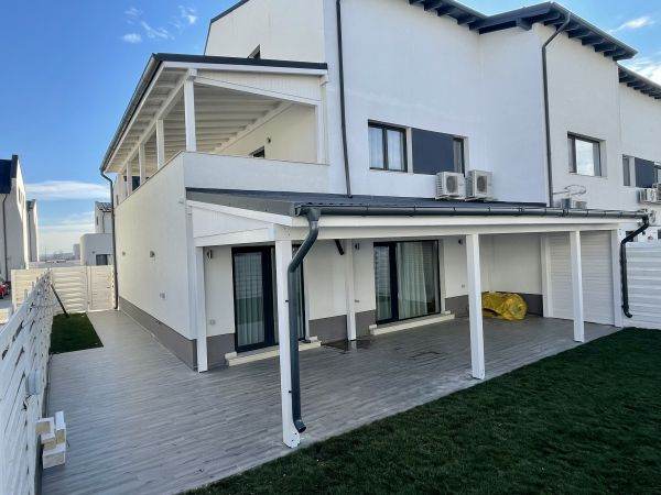 Cererea din piaţa teraselor şi foişoarelor - mai redusă cu 70% faţă de anul precedent