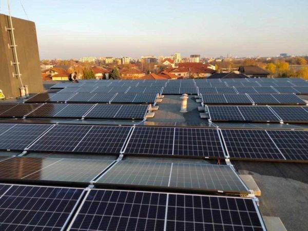 E-Acumulatori a intrat pe piaţa instalărilor de panouri fotovoltaice la blocurile de locuinţe