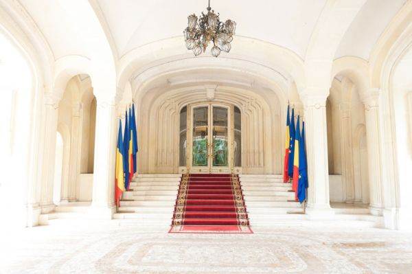 Noii miniştri ai Muncii şi Familiei depun jurământul la Palatul Cotroceni, la ora 14.00