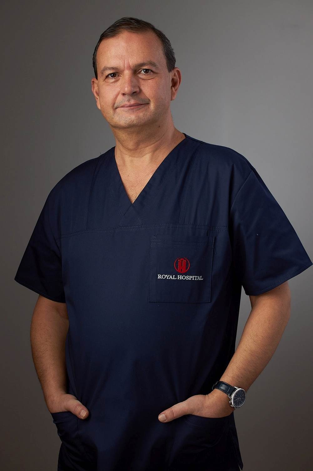 Dr. Cristian Niţescu, medic primar chirurgie plastică şi doctor în ştiinţe medicale.