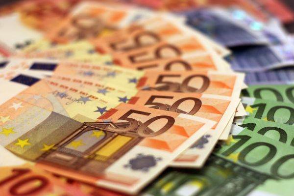 Eurostat: Economia zonei euro a revenit pe creştere în trimestrul al doilea, inflaţia continuă să scadă
