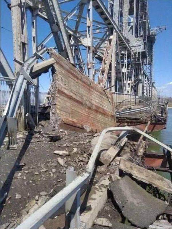 Trupele ruse atacă în nord-estul Ucrainei; Kievul declară 6 porturi ruseşti de la Marea Neagră "zonă de risc de război"