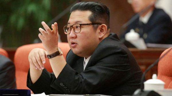 Kim Jong Un a vizitat fabricile de armament şi a promis să sporească pregătirea de război în faţa tensiunilor