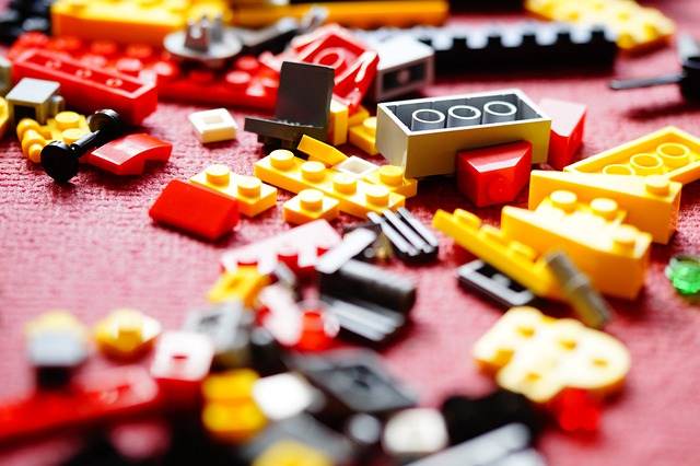 Inspectorii vamali constănţeni au confiscat peste 600 de jocuri Lego