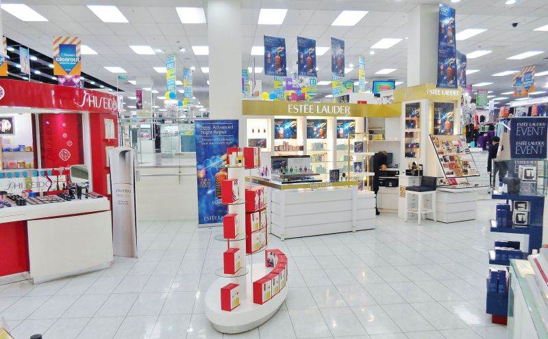 Estee Lauder a realizat vânzări şi profit anual sub estimări