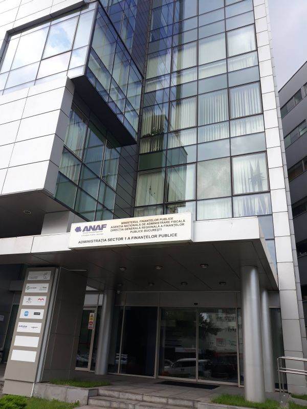 Angajaţii ANAF - în grevă de avertisment, cei din Ministerul Finanţelor amână protestele