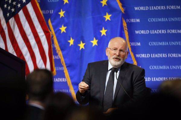 Frans Timmermans demisionează din funcţia de vicepreşedinte al Comisiei Europene