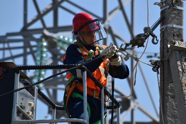 TradeVille: Electrica - venituri în creştere, consum în scădere