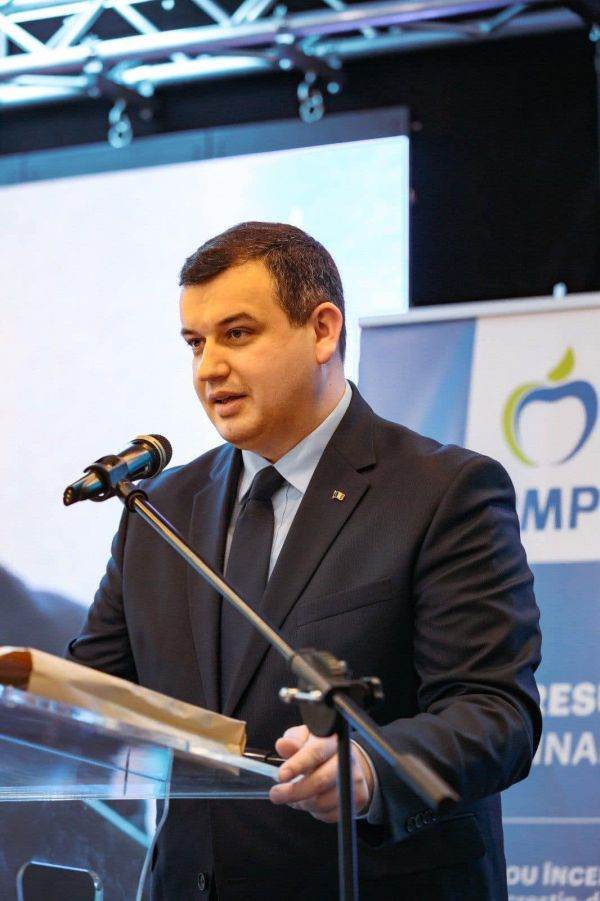 Tomac agreează crearea unui pol de dreapta alcătuit din PMP, USR şi Forţa Dreptei