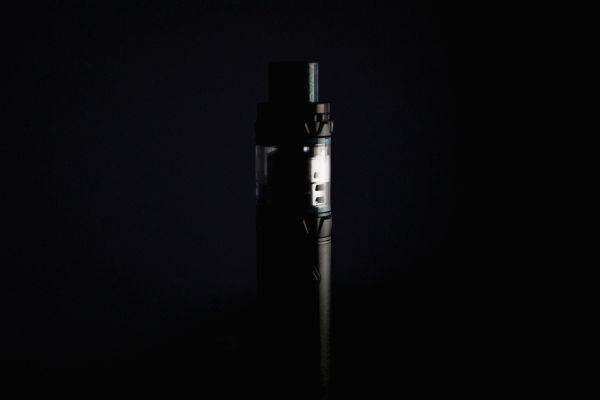 Franţa va interzice ţigările electronice de unică folosinţă