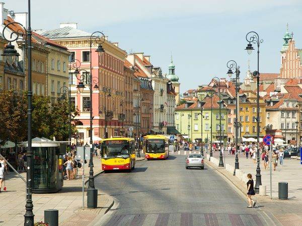 Polonia ar putea extrăda cetăţenii ucraineni care fug de război
