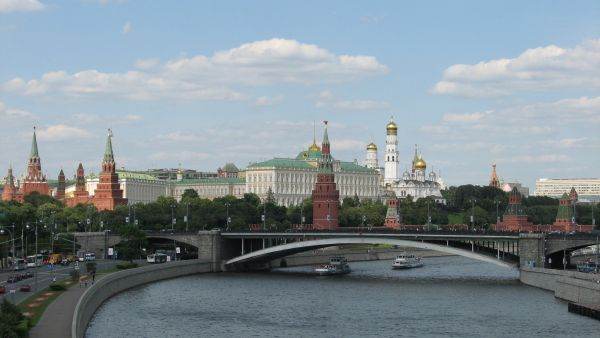 Rusia îşi menţine planurile de a-şi reduce deficitul bugetar în următorii an