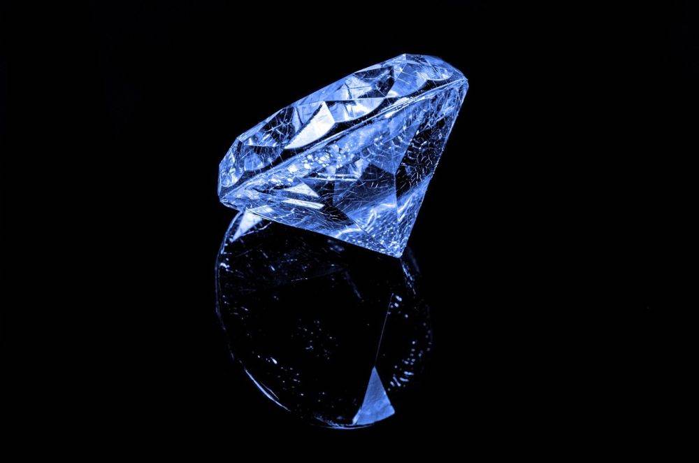 Ţările G7 vor să introducă un embargou privind importurile de diamante ruseşti.