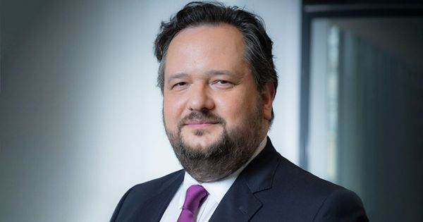 Noul director general de la Societe Generale a promis azi că va tăia costurile