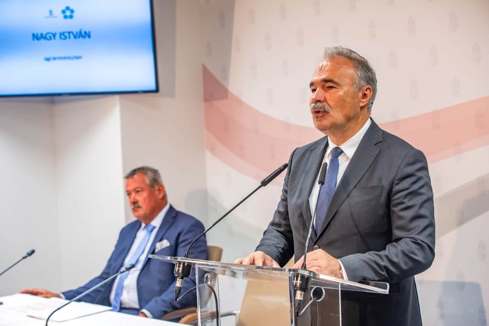 Ministrul maghiar al Agriculturii: "Factorii de decizie ai Uniunii Europene sunt îndrumaţi de capitalişti internaţionali"