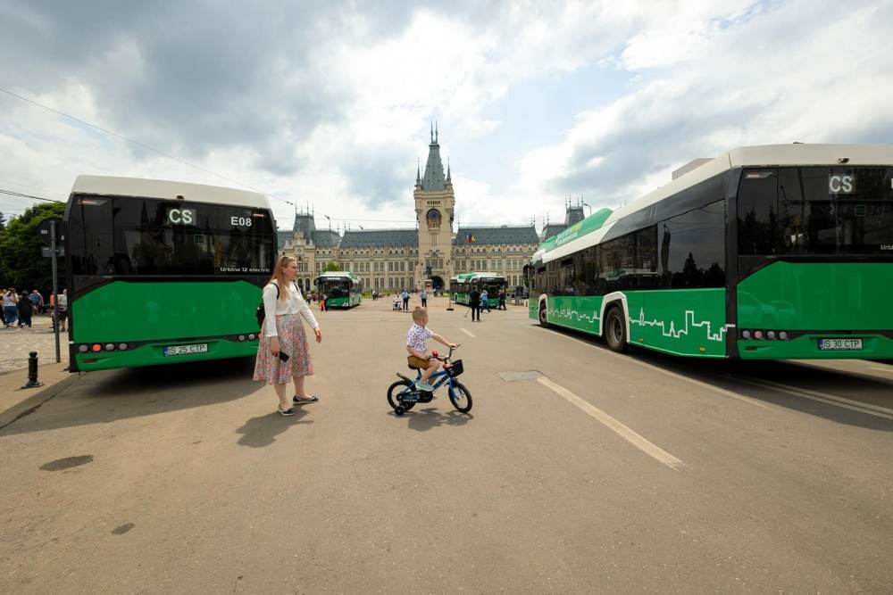 Primarul din Iaşi a semnat contractul prin care 140 de autobuze vor fi dotate cu sisteme anti-coliziune