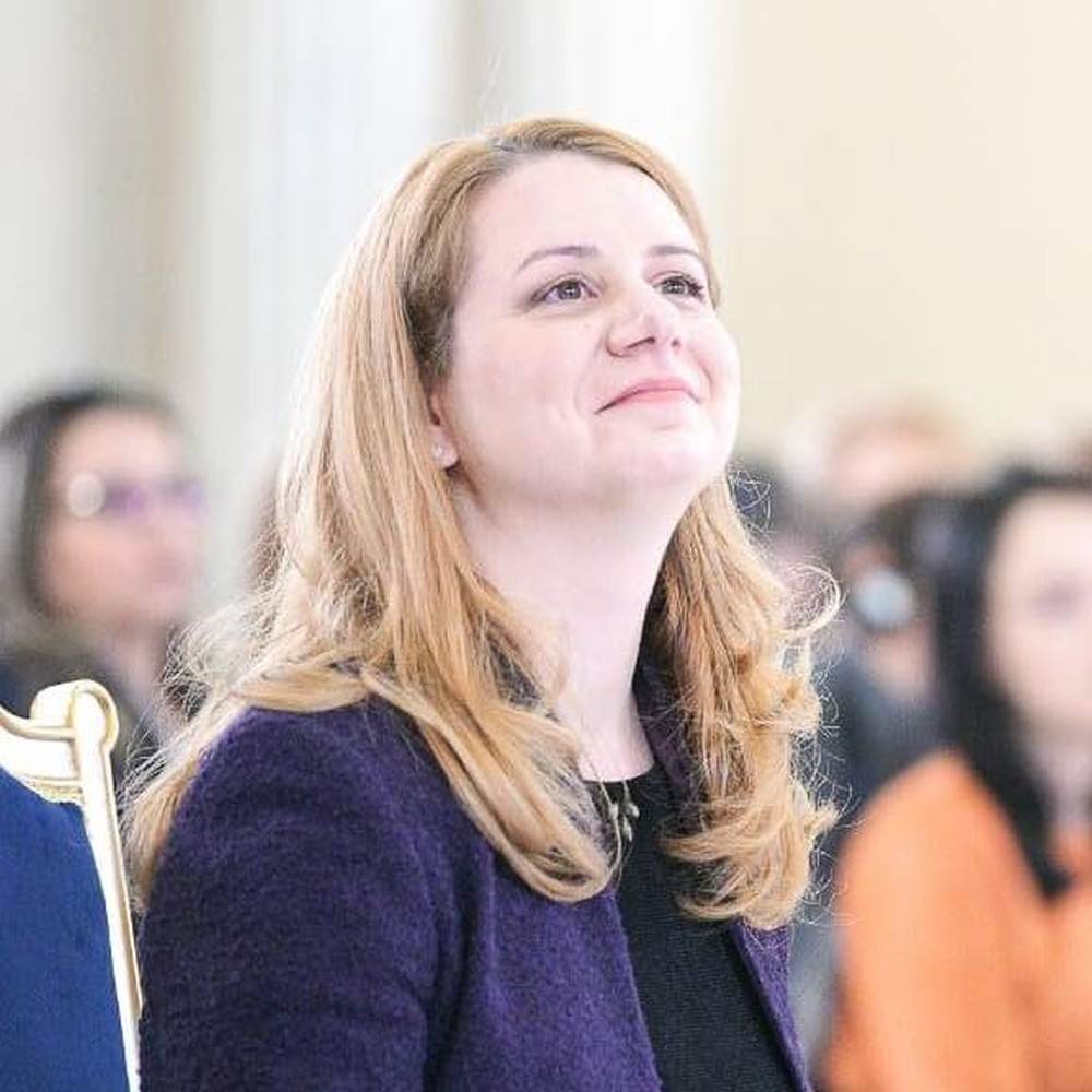 Deca: "Ministerul Educaţiei va implementa un program naţional pentru a reduce abandonul universitar"