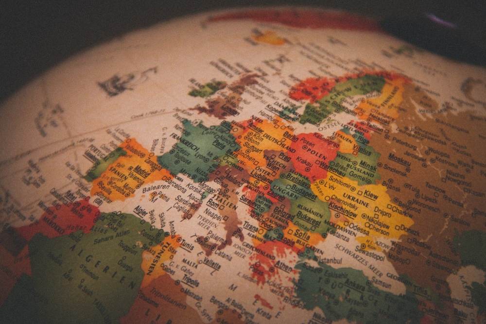 Uniunea Europeană ar trebui să-şi revizuiască procesul decizional înainte de o nouă extindere