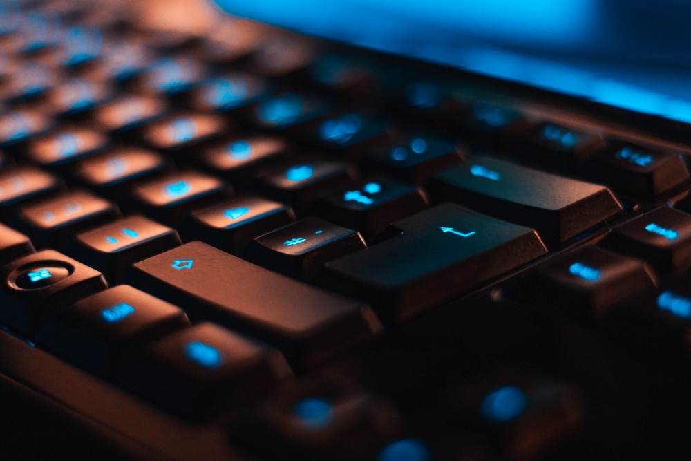 India va amâna introducerea obligativităţii licenţei de import pentru laptopuri şi tablete