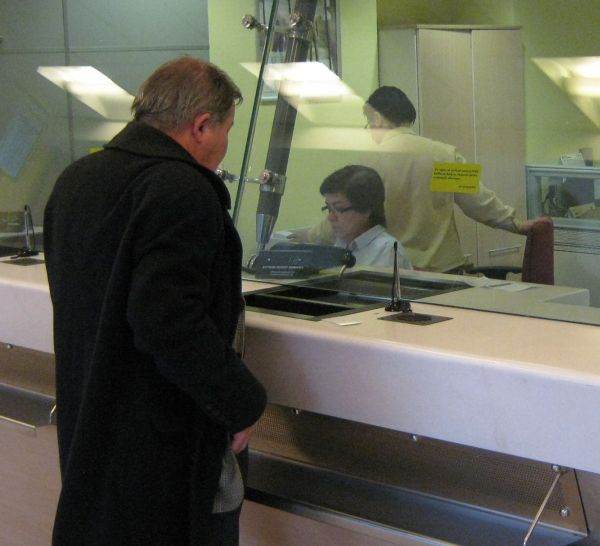 CE doreşte plafonarea dobânzilor pentru creditele de consum