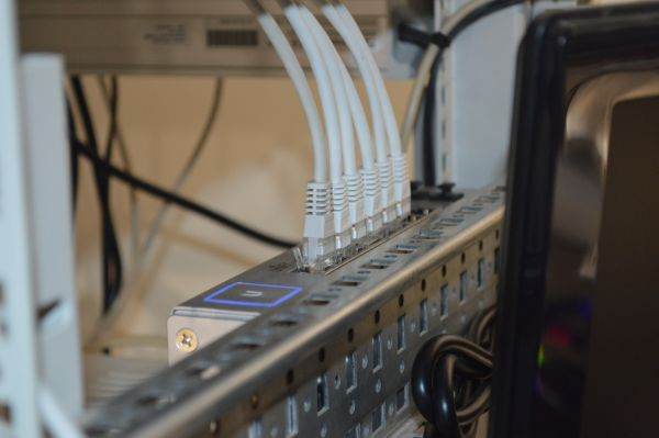 Analiză BestJobs: Eliminarea facilităţilor fiscale din domeniul IT accelerează o criză deja resimţită pe piaţa muncii