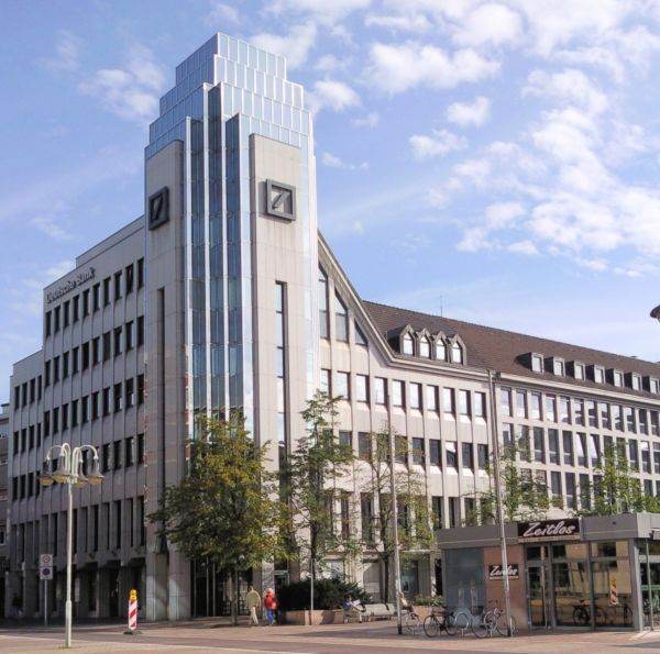 Autoritatea germană de reglementare financiară va trimite un supraveghetor special la Deutsche Bank