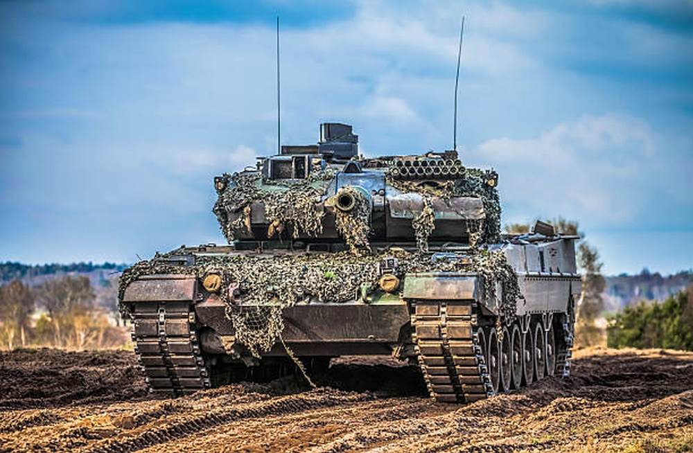 Ucraina primeşte primul lot de tancuri recondiţionate din Polonia
