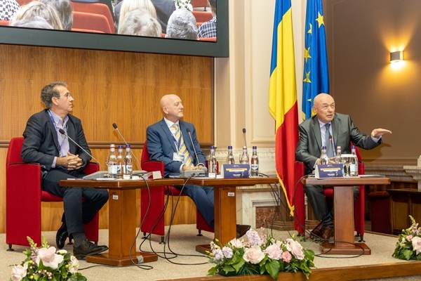 ASEBUSS: La 3 ani de la absolvire, managerii sunt promovaţi sau îşi schimbă jobul
