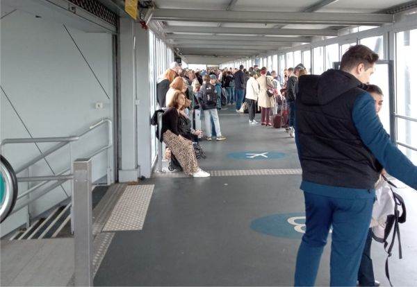 Noi alerte pe aeroporturile regionale din Franţa