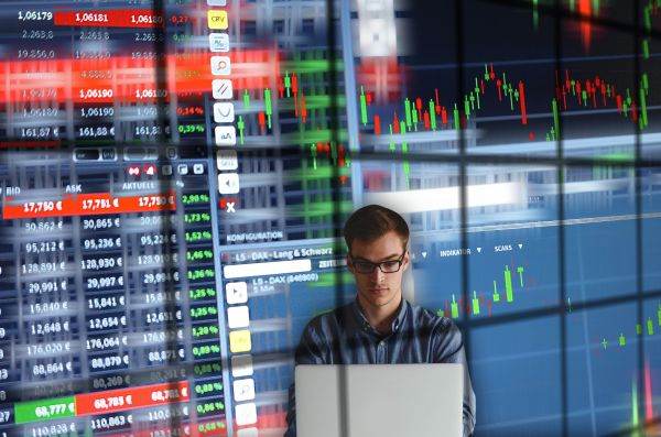 Ned Davis Research: "Există trei mari riscuri care pot «rupe» piaţa acţiunilor şi economia"