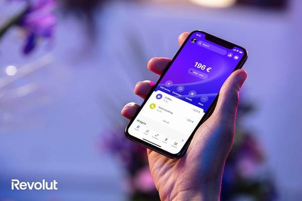 Revolut: 50% dintre români consideră toamna anotimpul potrivit pentru a economisi