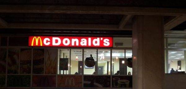 The Guardian: Şoareci eliberaţi în restaurante McDonald's din Marea Britanie, ca formă de protest faţă de situaţia palestinienilor