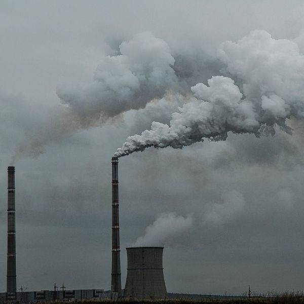 AFP: Emisiile de CO2 ale Chinei vor intra într-un declin structural încă din 2024