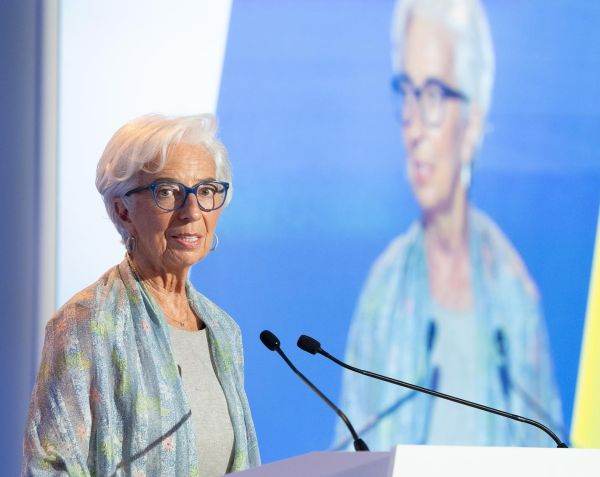 Photo source: facebook / Christine Lagarde