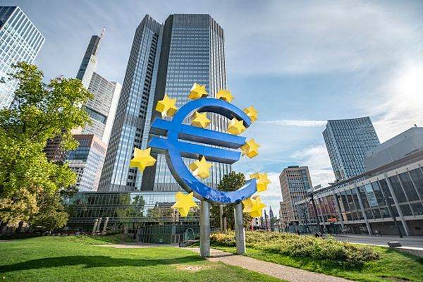 Mass-media: Pieţele financiare nu reuşesc să evalueze riscurile provocate de geopolitică şi perspectivele economice