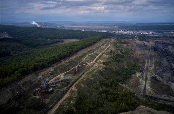 Bankwatch România: 44 de hectare de pădure din Gorj, defrişate pentru extinderea carierei de lignit Roşia