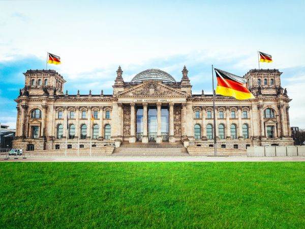 Reuters: Germania a prezentat un buget suplimentar care va ridica temporar plafonul împrumuturilor