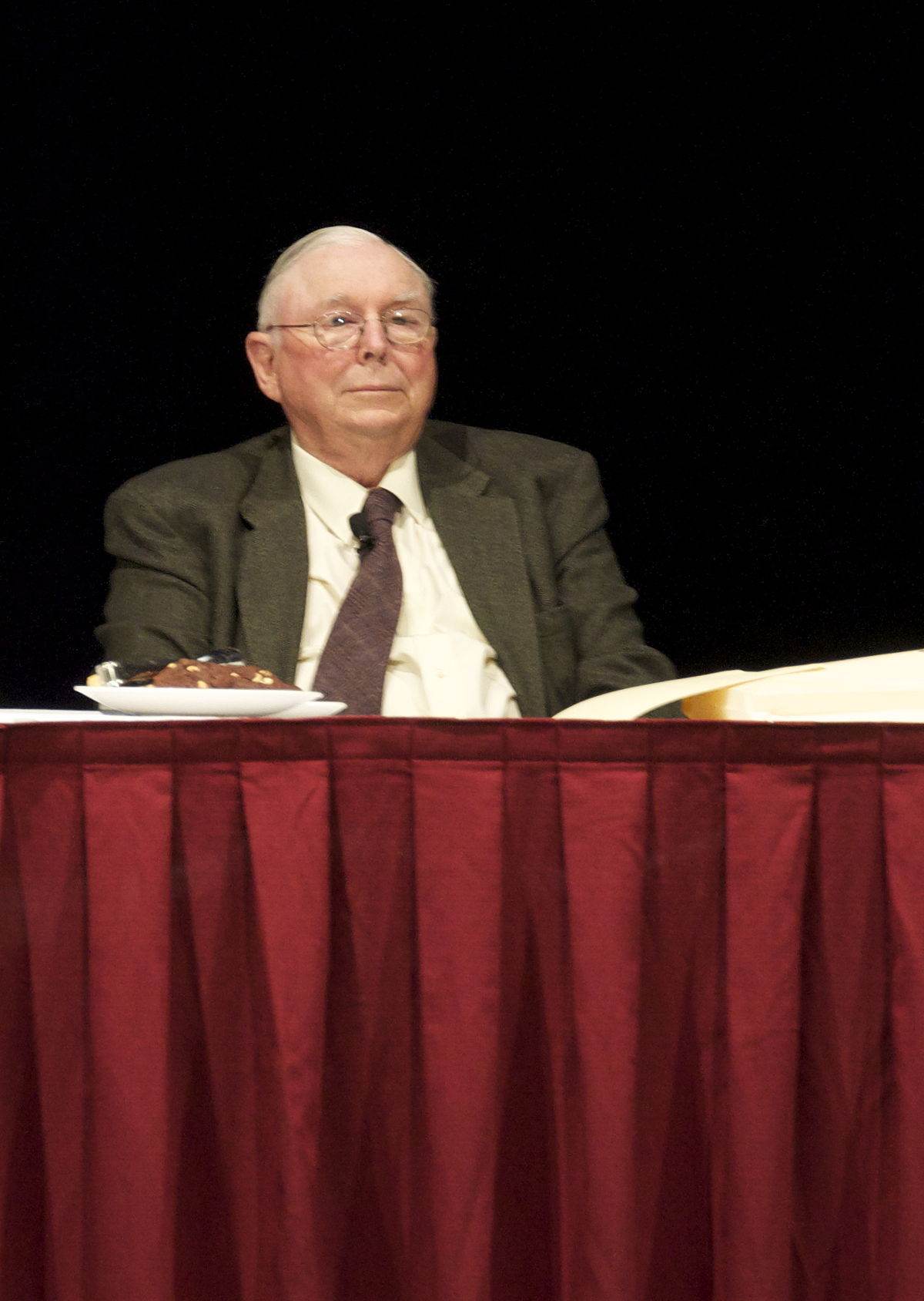 CNN: Miliardarul Charlie Munger, prietenul şi partenerul de afaceri al lui Warren Buffett, a murit la vârsta de 99 de ani