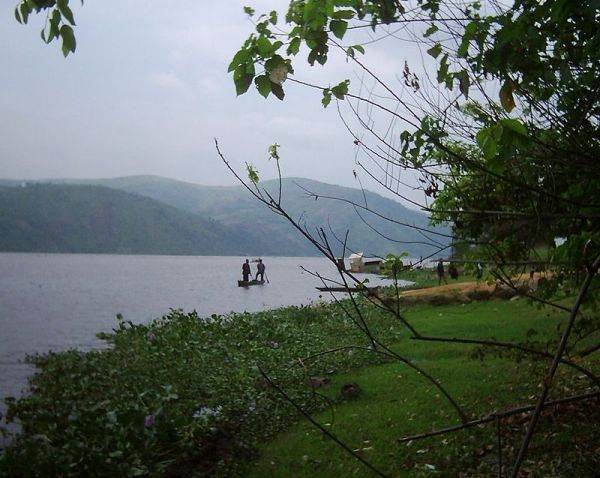 Reuters: Oamenii de ştiinţă lansează un proiect de cercetare asupra rolului bazinului Congo în sistemul climatic global