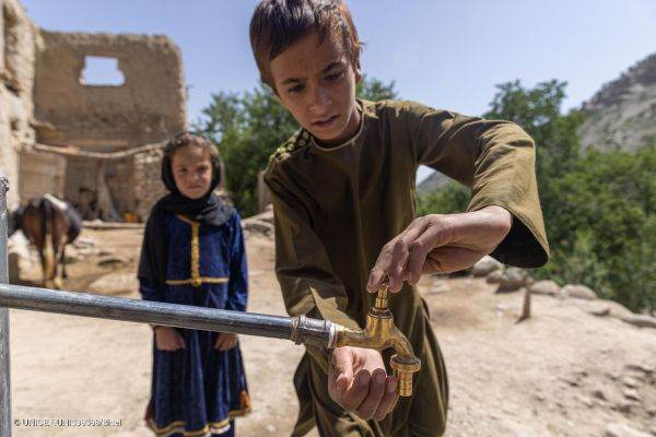 UNICEF: Doar jumătate dintre tineri recunosc definiţia corectă a schimbărilor climatice 