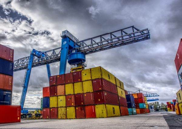 The locomotive of the world economy is ready to disconnect the wagons that do not keep pace