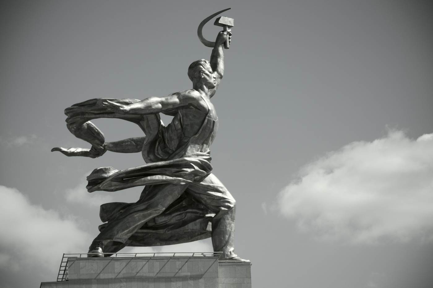 Ucraina continuă o campanie de îndepărtare a monumentelor din epoca sovietică
