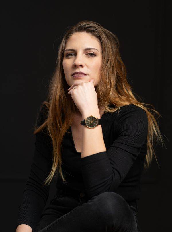 "Contra curentului, am făcut pasul din online către offline"