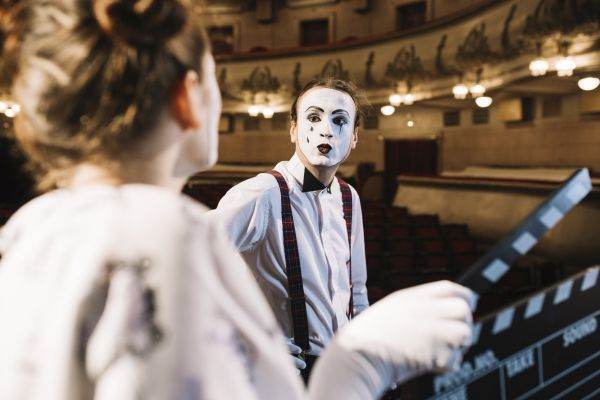 Debate on Artificial Intelligence and Performing Arts