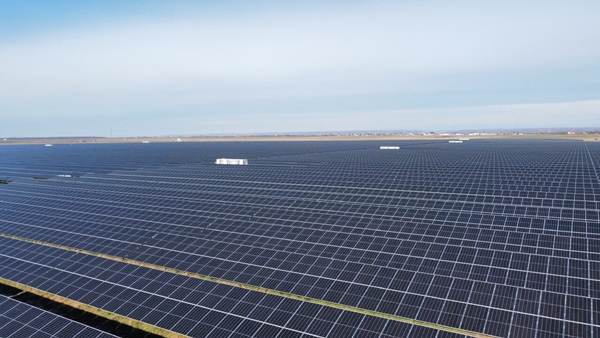 Portland Trust anunţă tranzacţionarea celui mai mare parc fotovoltaic din România