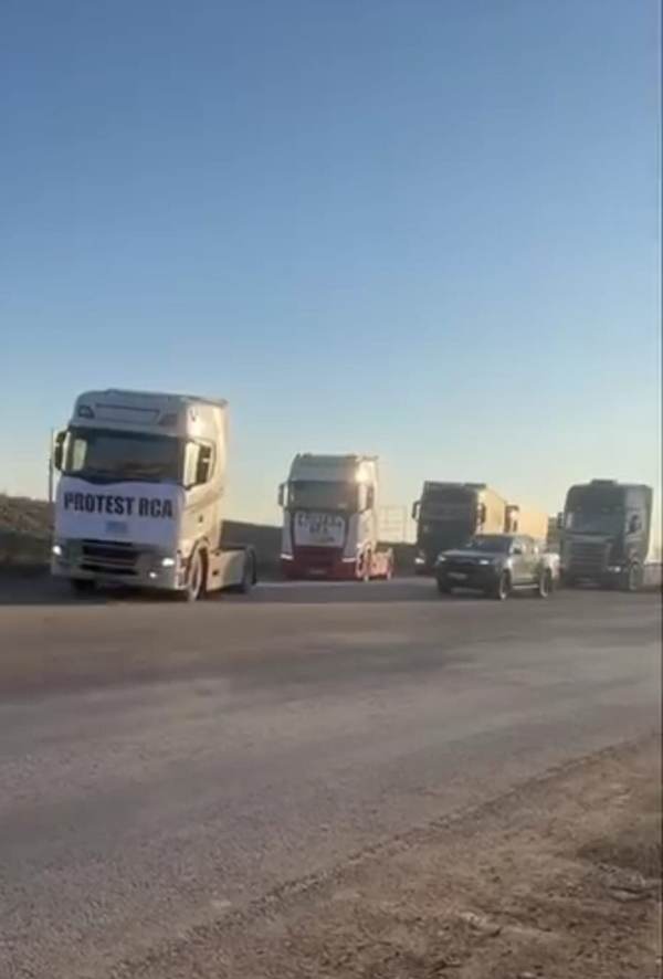 Protest spontan al transportatorilor împotriva scumpirilor RCA şi accizei la motorină
